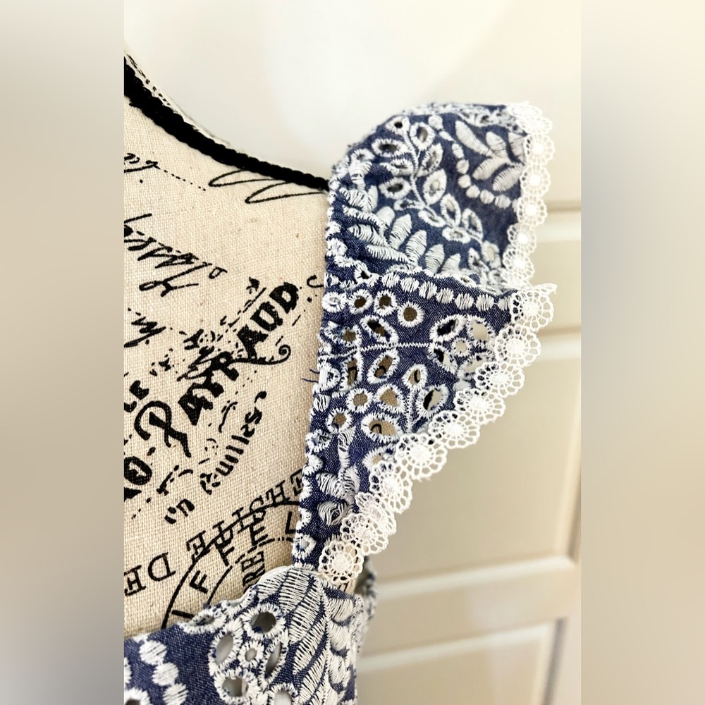 Alice + Olivia Blue and White Lace Dress - Picture 4 of 9